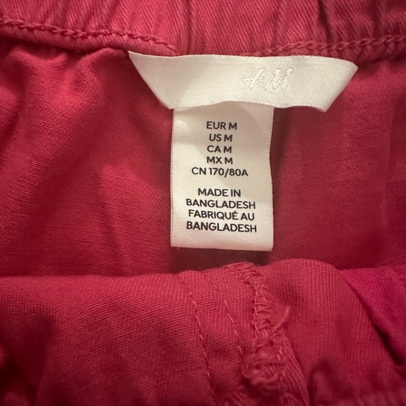 Two pair medium high waisted H&M shorts - Picture 3 of 9